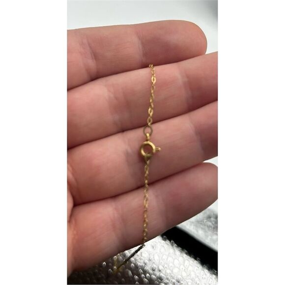 Elegant Gold Toned Heart Pendant Necklace Delicate Chain Secure Closure - Picture 3 of 3